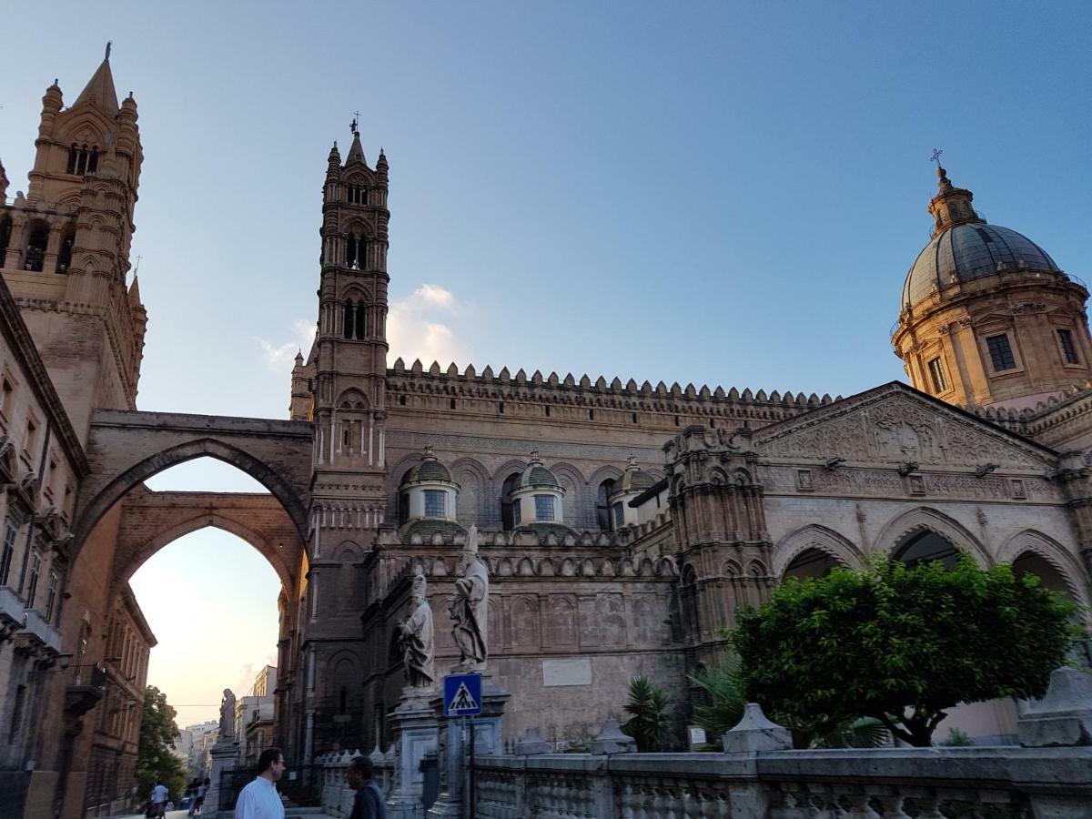 Casa Vacanze Villa D'Orleans Palermo Bagian luar foto