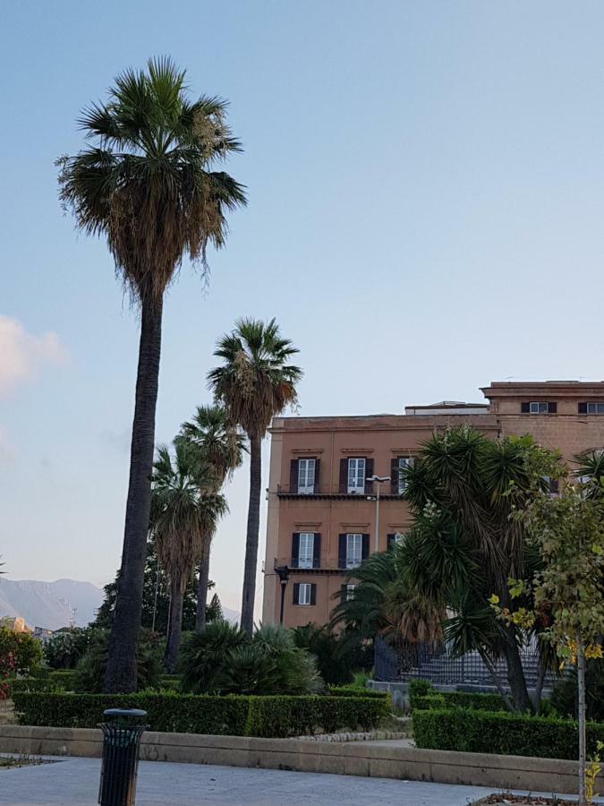 Casa Vacanze Villa D'Orleans Palermo Bagian luar foto