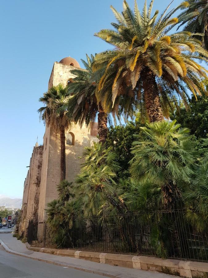 Casa Vacanze Villa D'Orleans Palermo Bagian luar foto