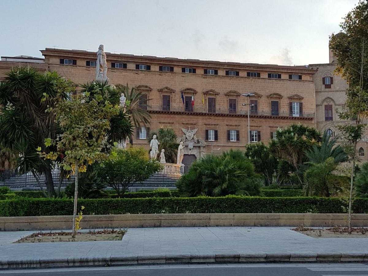Casa Vacanze Villa D'Orleans Palermo Bagian luar foto