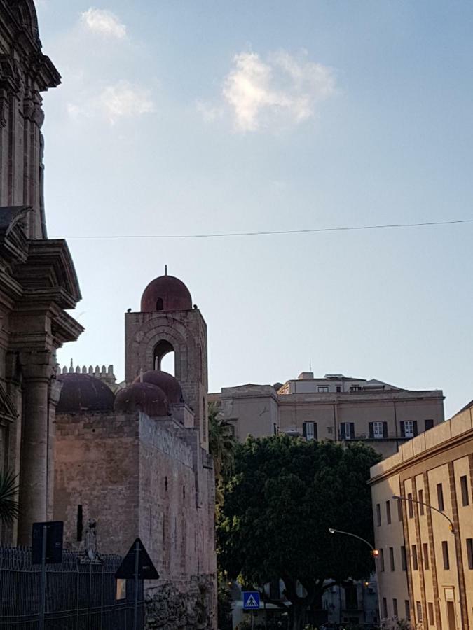Casa Vacanze Villa D'Orleans Palermo Bagian luar foto