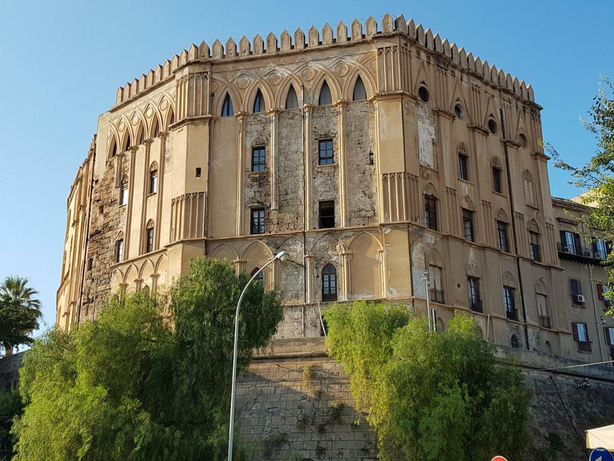 Casa Vacanze Villa D'Orleans Palermo Bagian luar foto